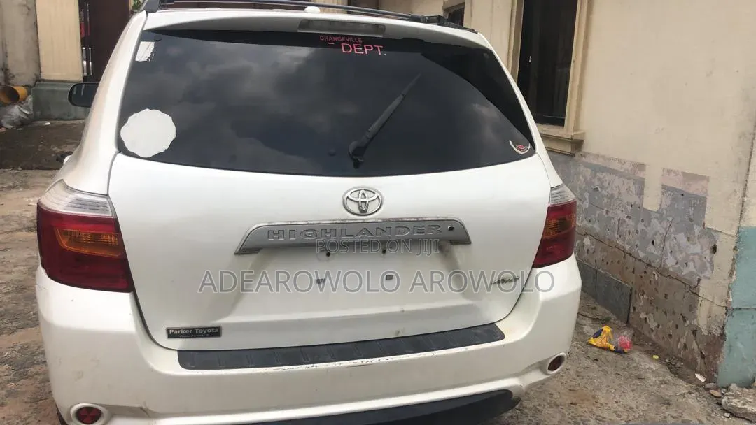 Toyota Highlander SE 2010 White
