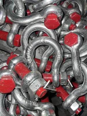 All 5/8” Bolt and Nut Shackles With Safety Pin Available in Screw Type