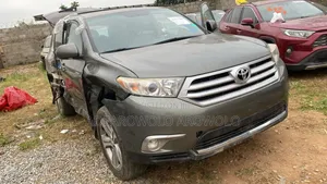 Toyota Highlander Limited 2011 Green