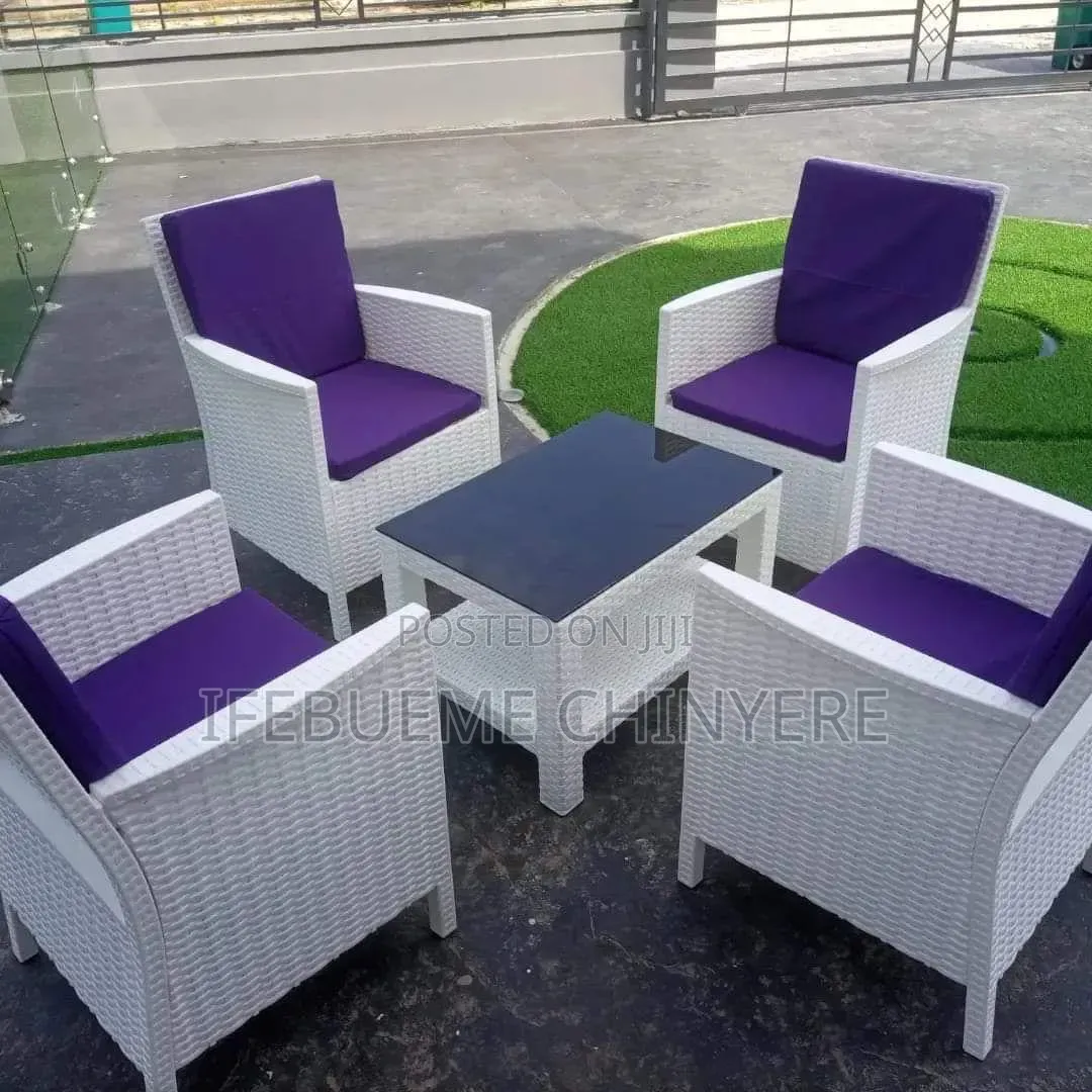 Santorini White With Cushion