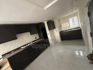 3bdrm Block of Flats in Iponri for sale