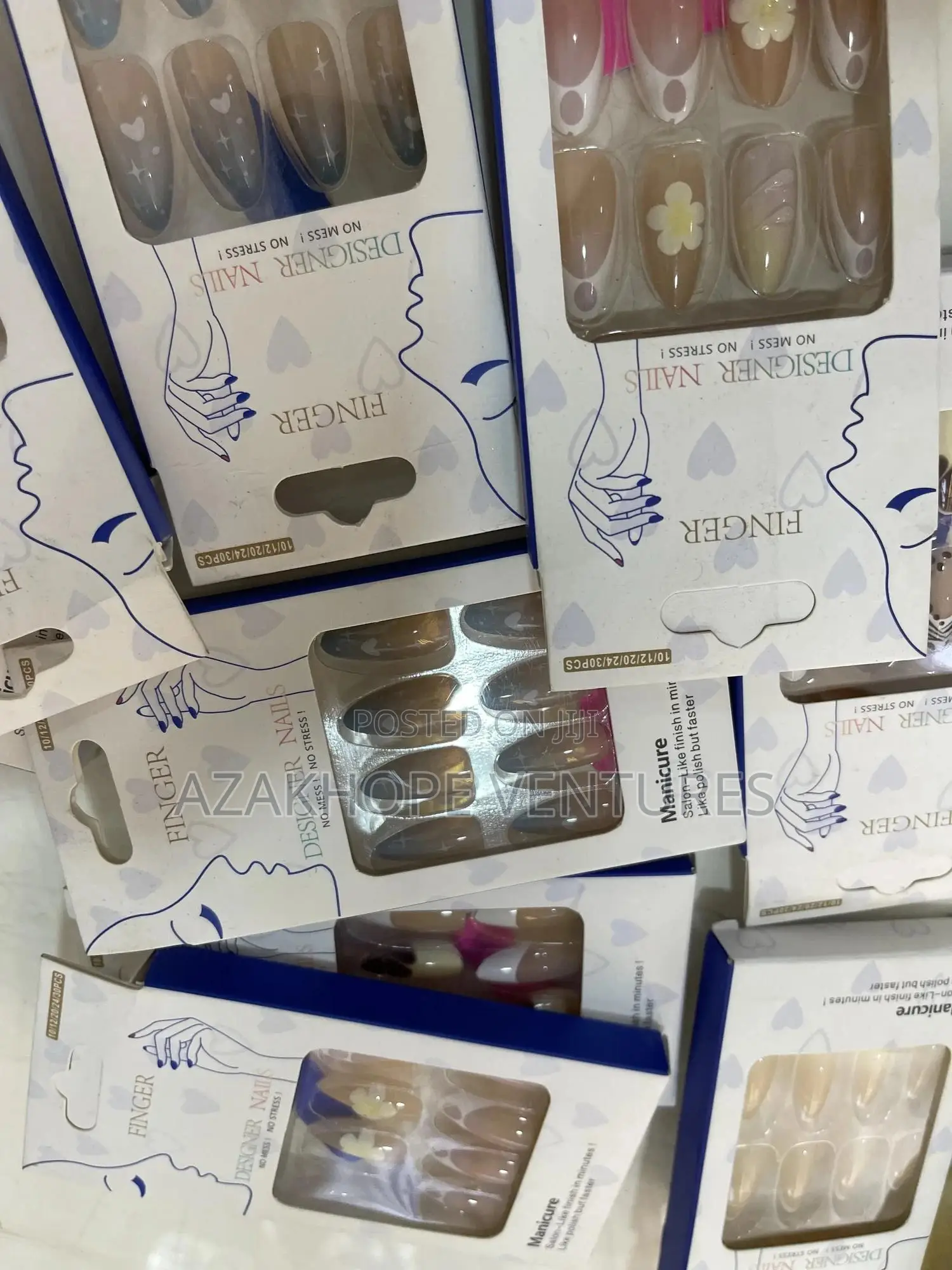 Finger Designer Nails / Press-on Manicure.