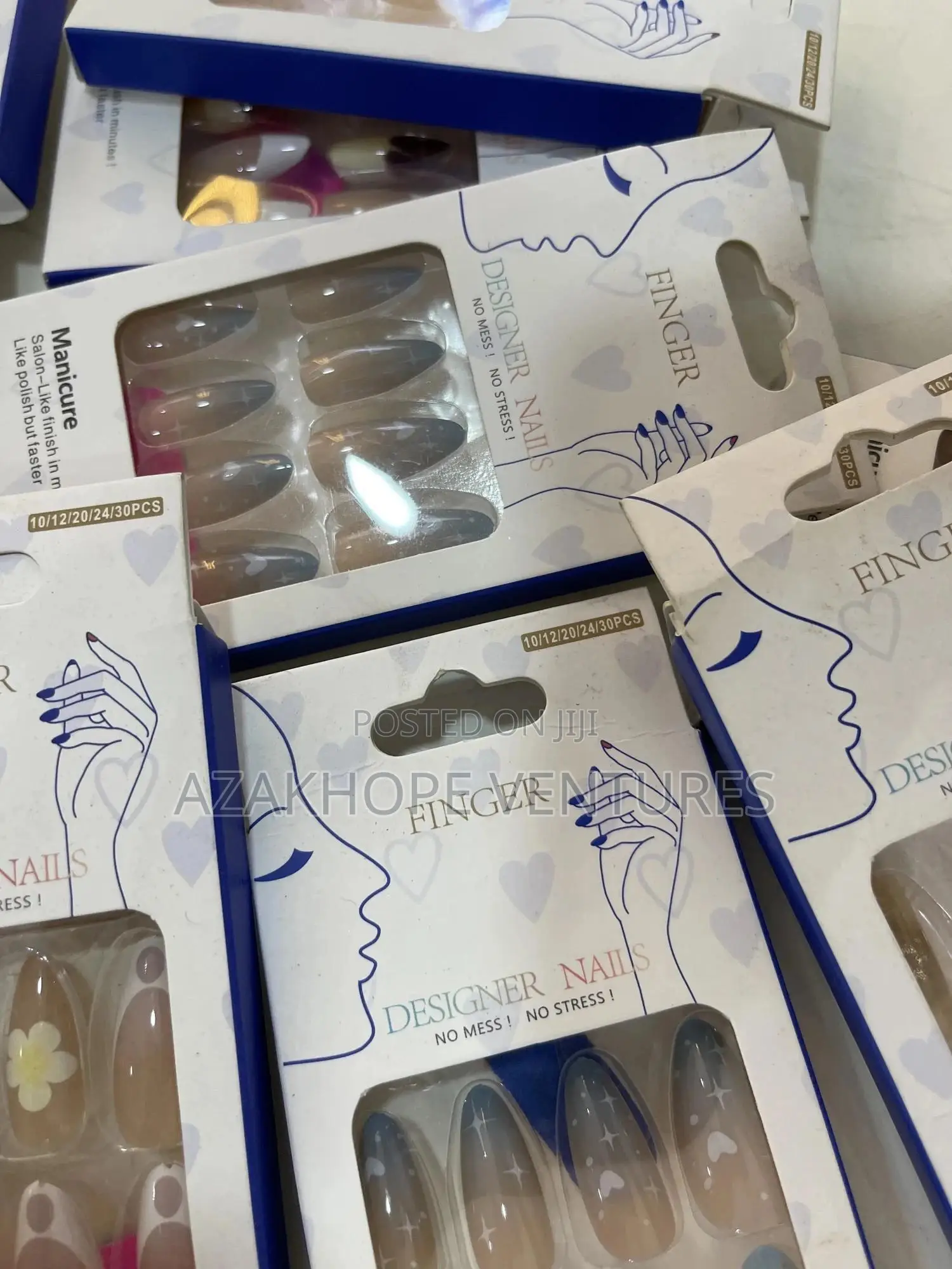 Finger Designer Nails / Press-on Manicure.