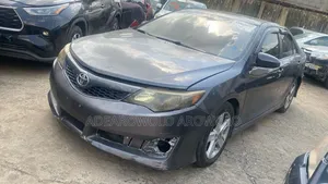 Toyota Camry SE 4dr Sedan (2.5L 4cyl 6A) 2014 Green