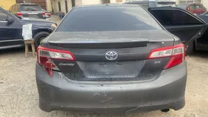 Toyota Camry SE 4dr Sedan (2.5L 4cyl 6A) 2014 Green