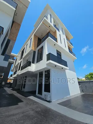 2bdrm Block of Flats in Chevron for sale