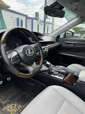 Lexus ES 2016 White