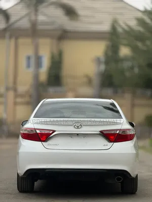 Toyota Camry SE 4dr Sedan (2.5L 4cyl 6A) 2016 White