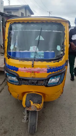 TVS King Cargo 2020 Yellow