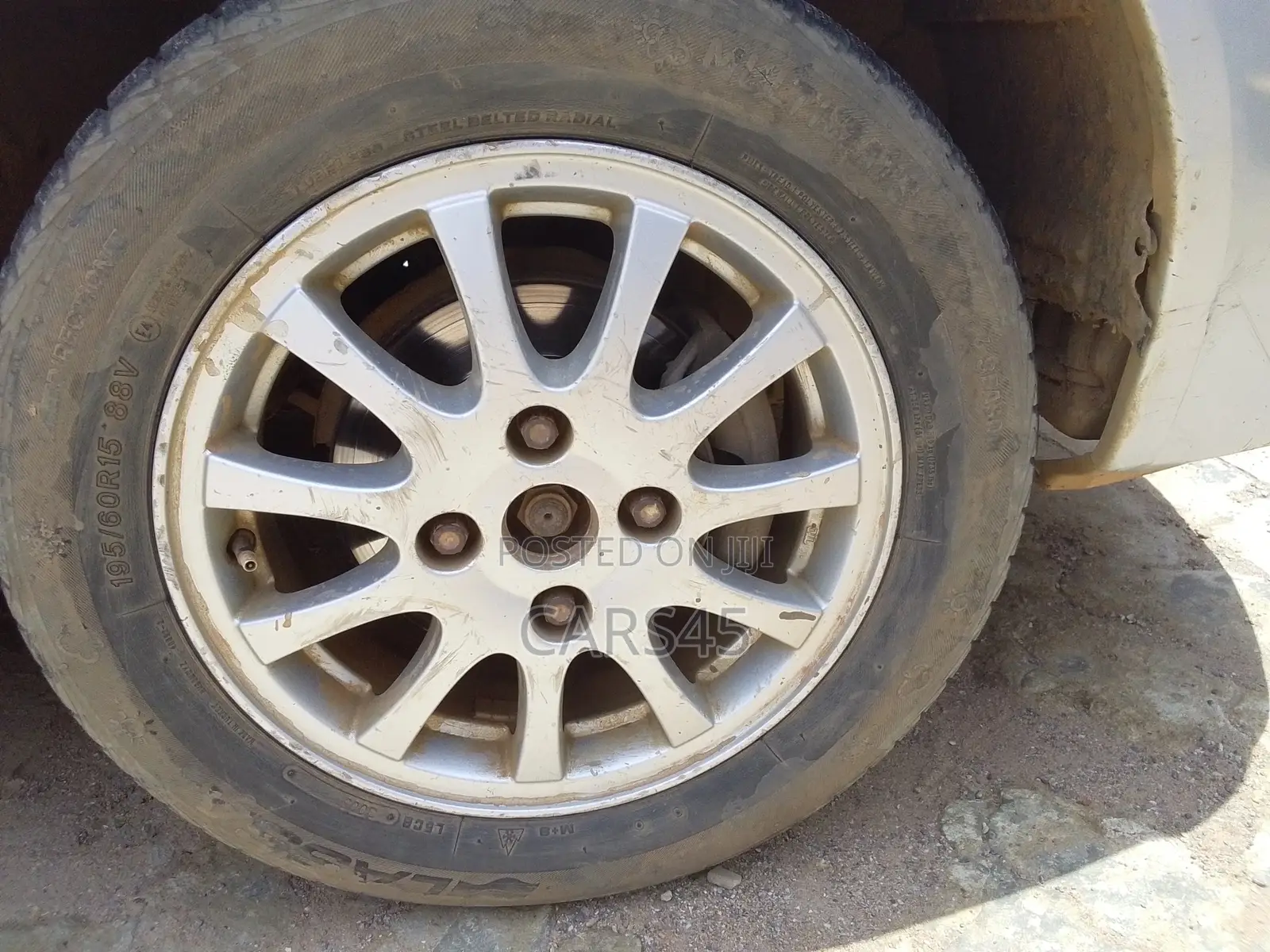 Mitsubishi Spacestar 2000 Silver
