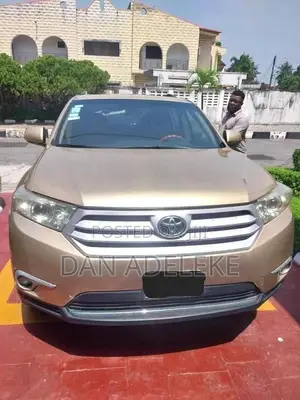 Toyota Highlander 2012 Gold