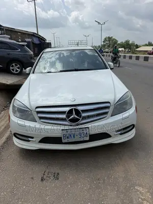 Mercedes-Benz C300 Sport Sedan RWD (3.0L 6cyl 6M) 2011 White