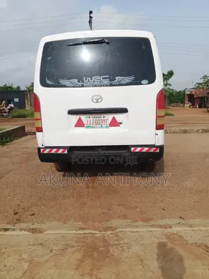 Toyota HiAce 2010 White