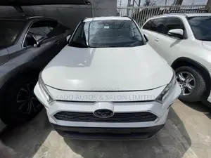 Toyota RAV4 2021 White