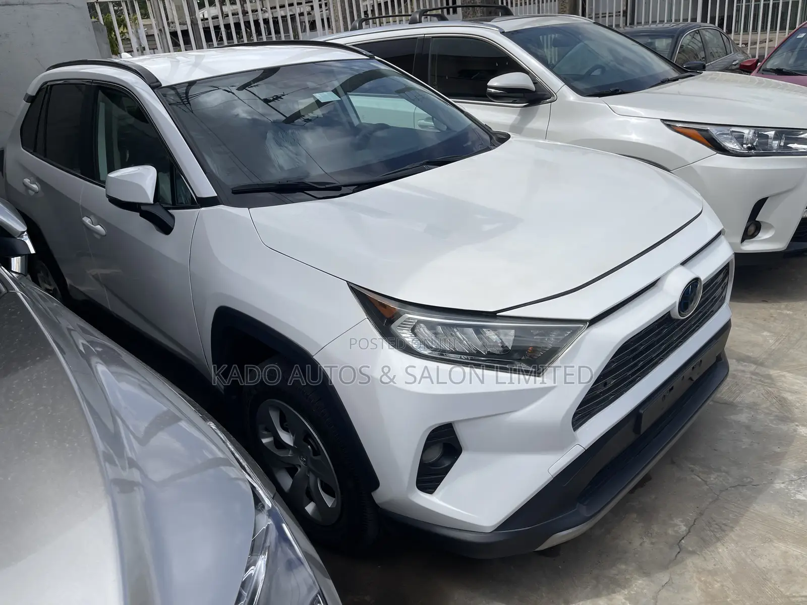 Toyota RAV4 2021 White