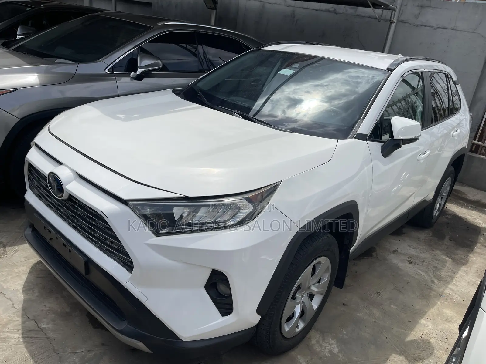 Toyota RAV4 2021 White