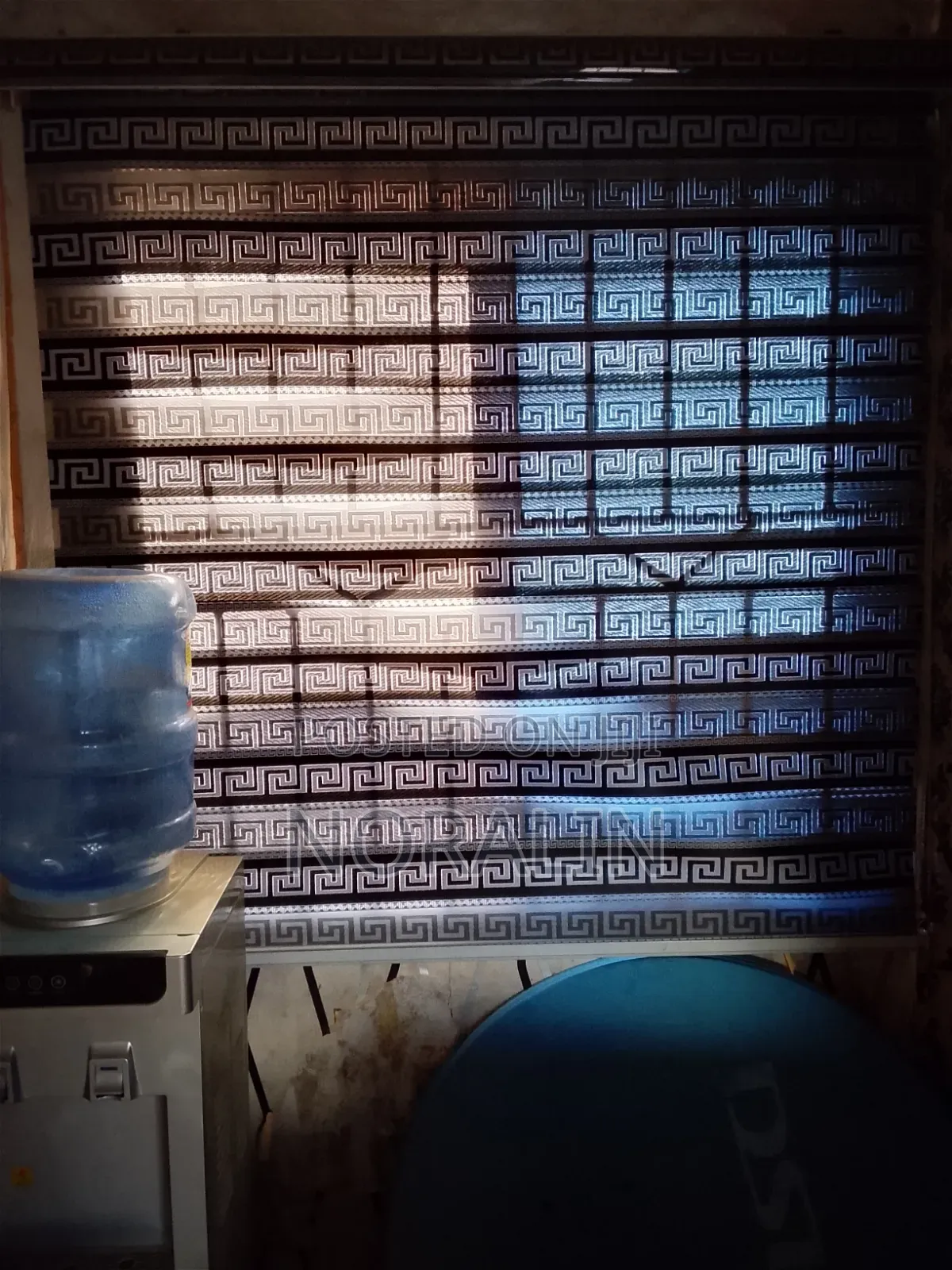 2 Windows Blinds for Sale.