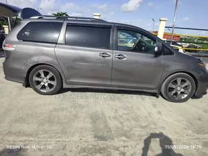 Toyota Sienna 2016 Gray