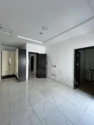 5bdrm Duplex in Ikota for rent