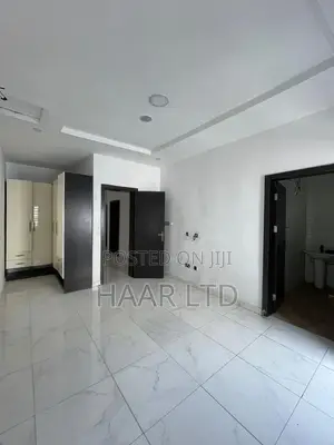 5bdrm Duplex in Ikota for rent