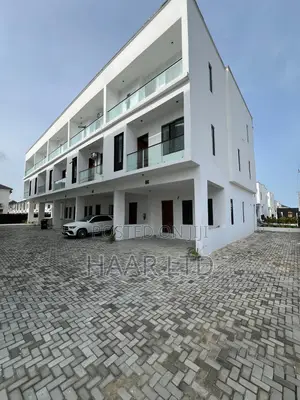 4bdrm Duplex in Lekki Phase 2 for sale