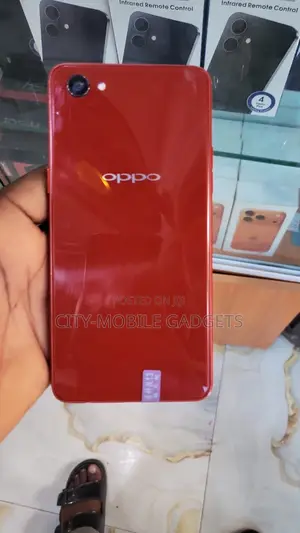 Oppo F7 128 GB Red