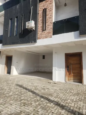 Mini Flat in Chevron for rent