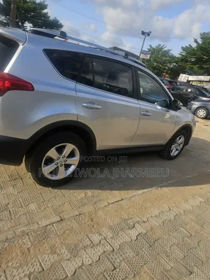 Toyota RAV4 XLE 4dr SUV (2.5L 4cyl 6A) 2014 Silver