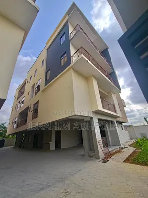 4bdrm Townhouse/Terrace in Obanikoro for sale