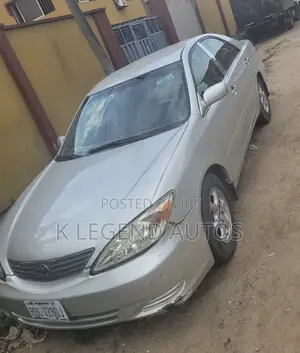 Toyota Camry LE 4dr Sedan (2.4L 4cyl 5M) 2004 Silver