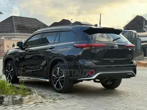 Toyota Highlander XSE 2021 Black