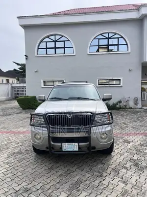 Lincoln Navigator Luxury 2005 Silver