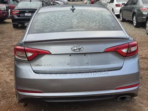 Hyundai Sonata Base Sedan FWD (2.4L 4cyl 6A) 2017 Blue