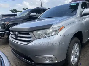 Toyota Highlander Limited 3.5l 4WD 2013 Silver