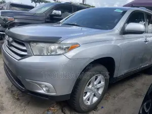 Toyota Highlander Limited 3.5l 4WD 2013 Silver