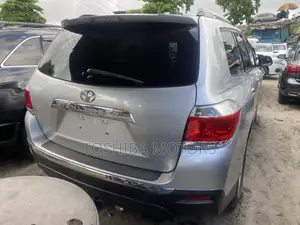 Toyota Highlander Limited 3.5l 4WD 2013 Silver