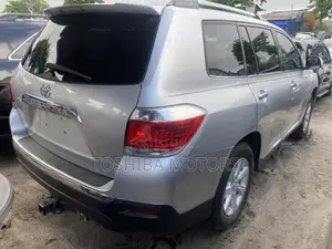 Toyota Highlander Limited 3.5l 4WD 2013 Silver