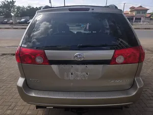 Toyota Sienna CE AWD 2006 Gold