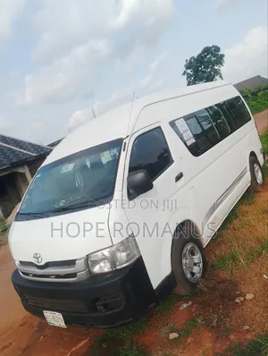 Toyota HiAce 2012 White