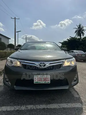 Toyota Camry XLE 4dr Sedan (2.5L 4cyl 6A) 2013 Green
