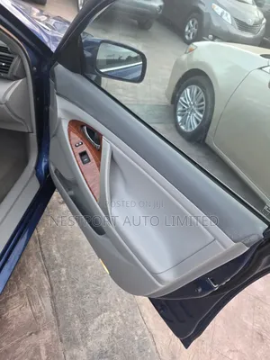 Toyota Camry XLE 4dr Sedan (2.5L 4cyl 6A) 2011 Blue