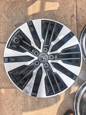 Toyota Hiace 2025 Rim 18