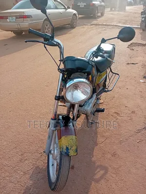 TVS Apache 160 4V 2023 Orange