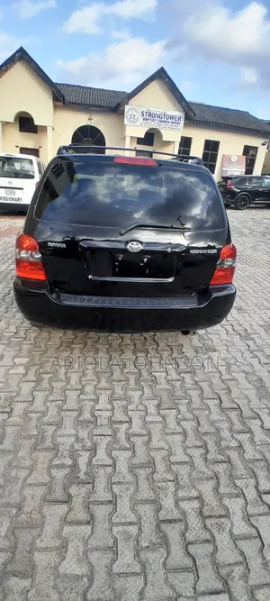 Toyota Highlander Base FWD 2004 Black