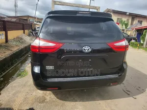 Toyota Sienna 2015 Black