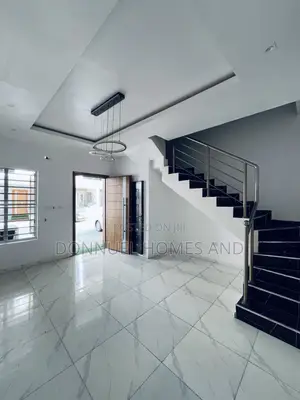 3bdrm Townhouse / Terrace in Ikota for rent