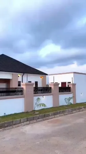 4bdrm Bungalow in Dakwo for sale
