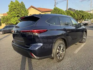 Toyota Highlander XLE AWD 2020 Blue