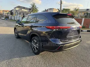 Toyota Highlander XLE AWD 2020 Blue
