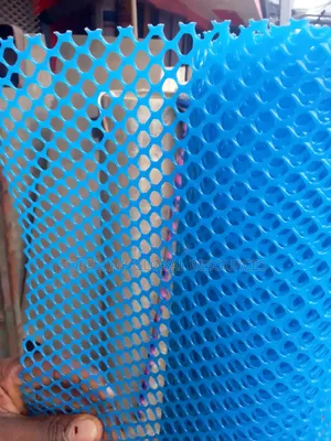 Plastic Mesh, Also Known as Plastic Chicken Wire, Used for Fencing